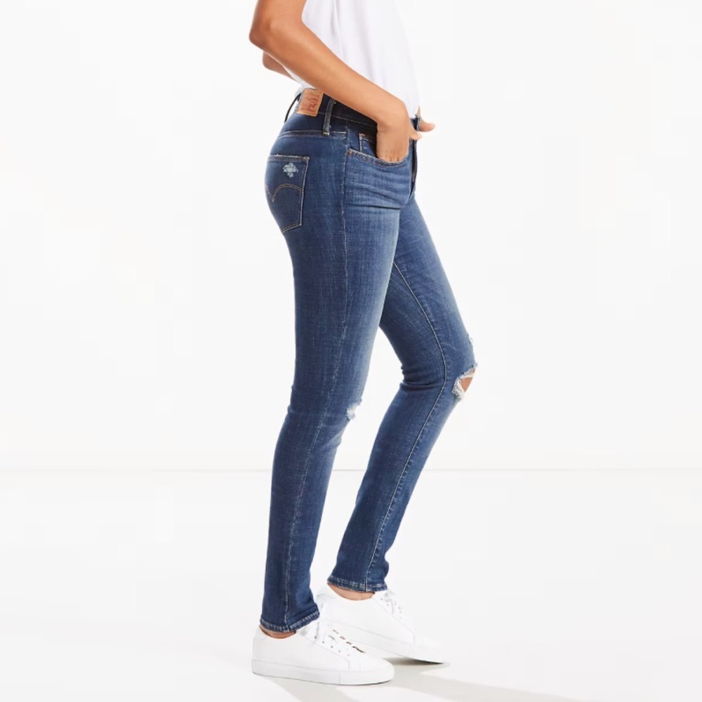Levi’s Slimming Jeans 27